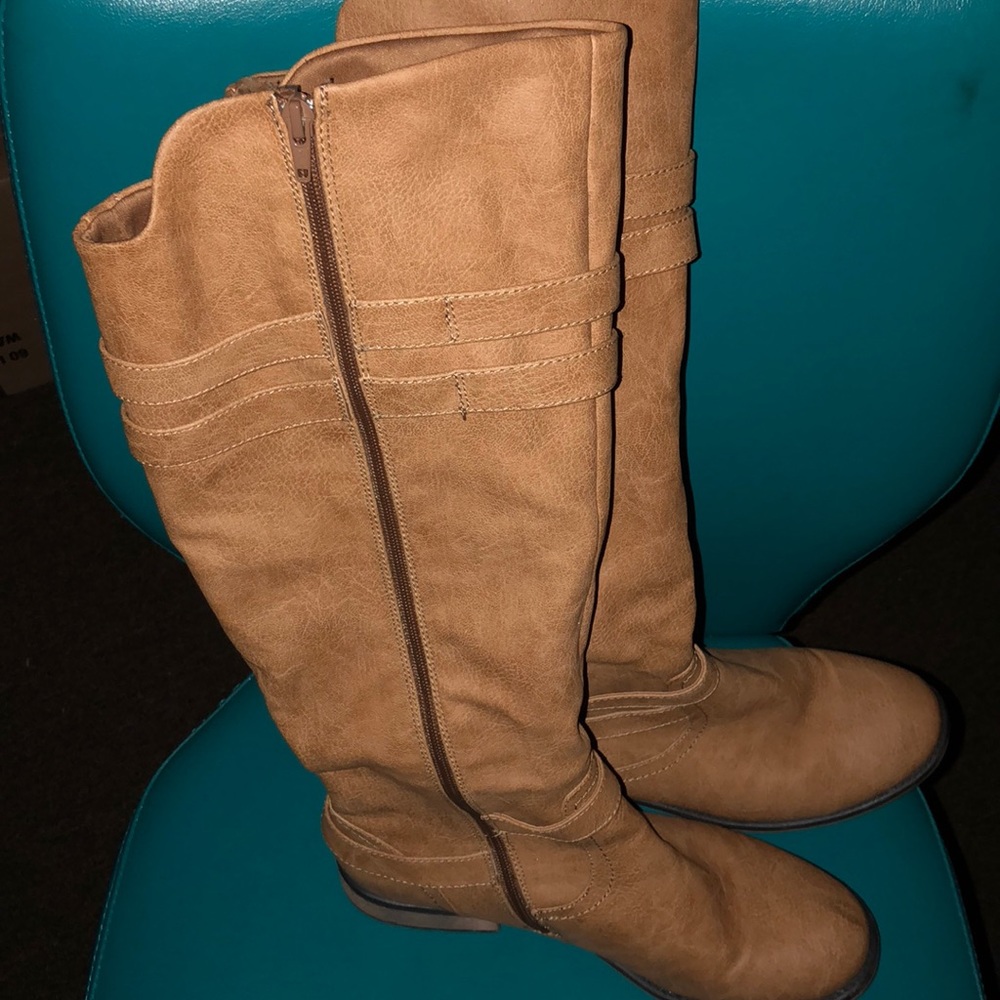 Boots - Picture 2 of 4